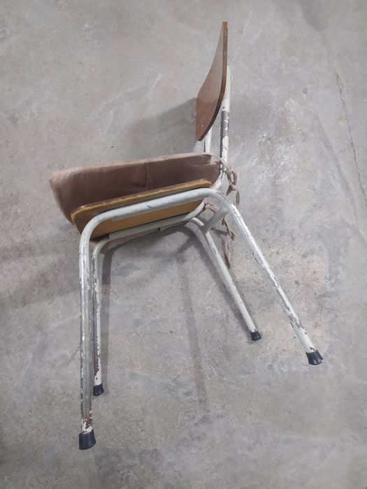 Cadeira comum com costas64584713385346122