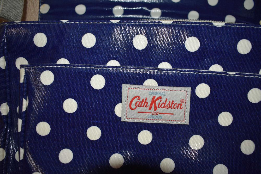 Cath Kidston / praktyczna i pojemna w groszki