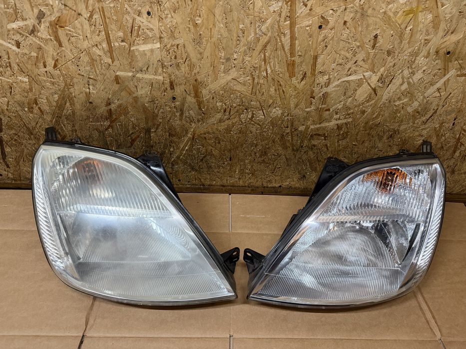 Передні фари Ford Fiesta MK6 Форд Фієста МК6 2002–2005