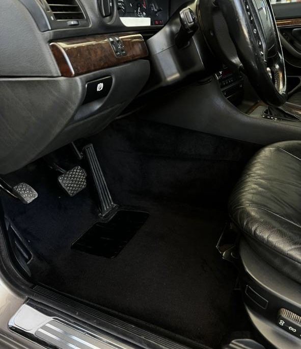 BMW E38 1999 2.8