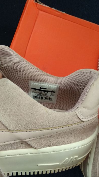 Продам кроссовки Nike