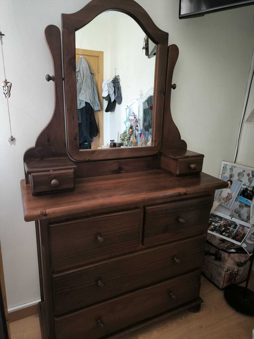 Cómoda e cama  para desocupar