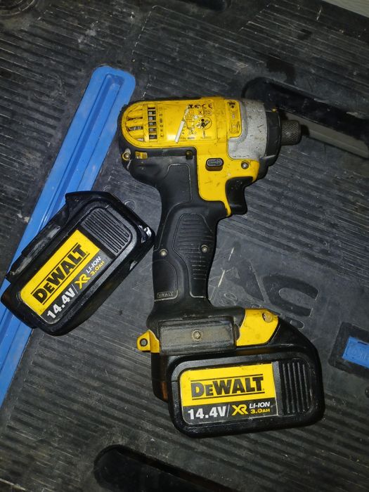 Zakrętarka Dewalt Dcf 835 + akumulatory