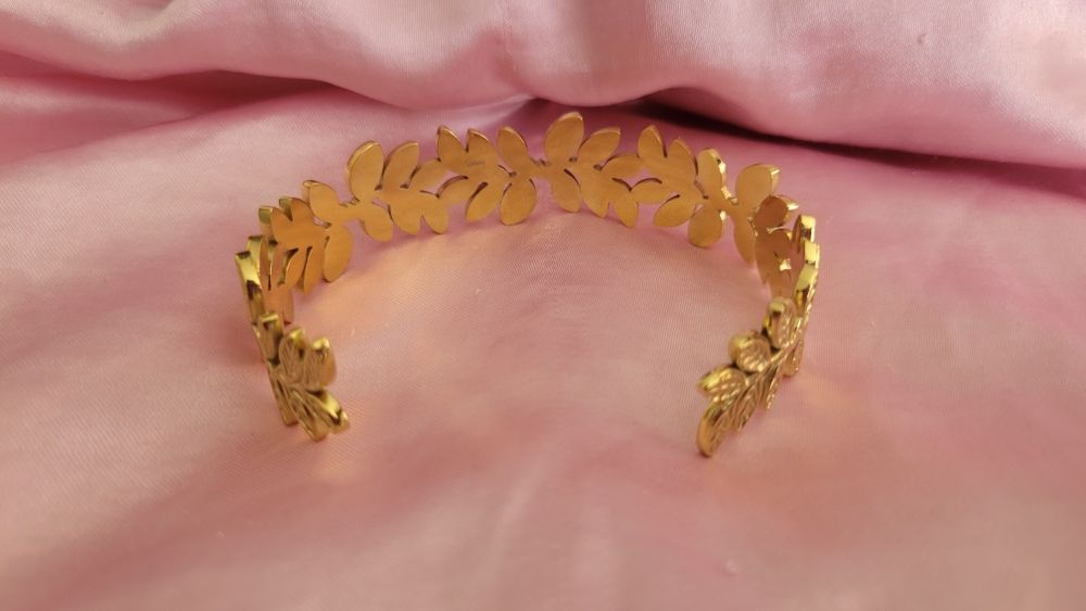 Bracelete em Folhas Dourada de Aço Inoxidável