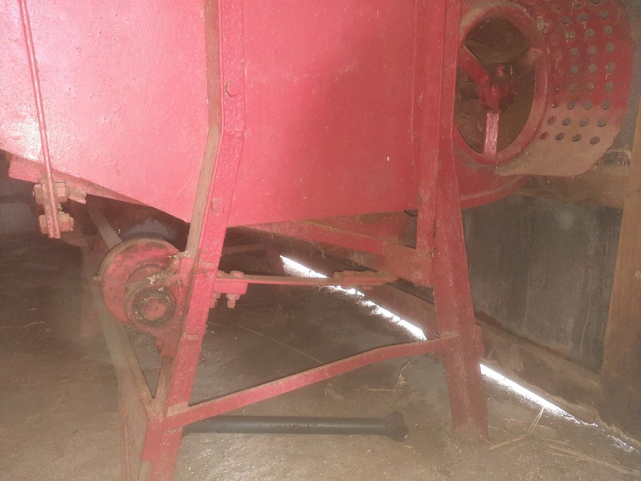 Malhadeira de milho, em muito bom estado.