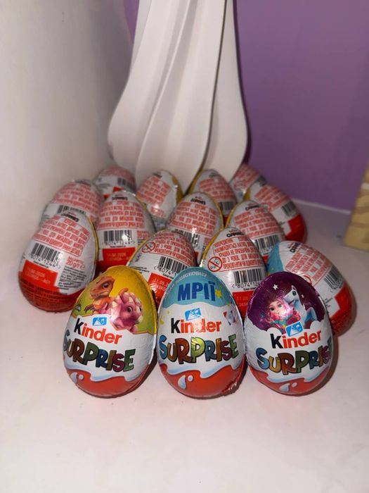 Кіндер шоколад з іграшкою