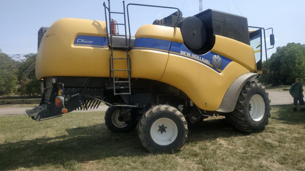Комбайн Hew Holland CX 6090