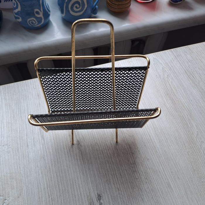 Metalowy serwetnik.