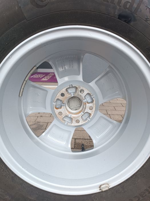 Koła na felgach aluminiowych 5x114.3 ET50 16" opony 215/65R16 Dacia
