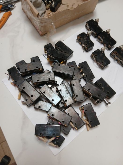 Мікроперемикач д701