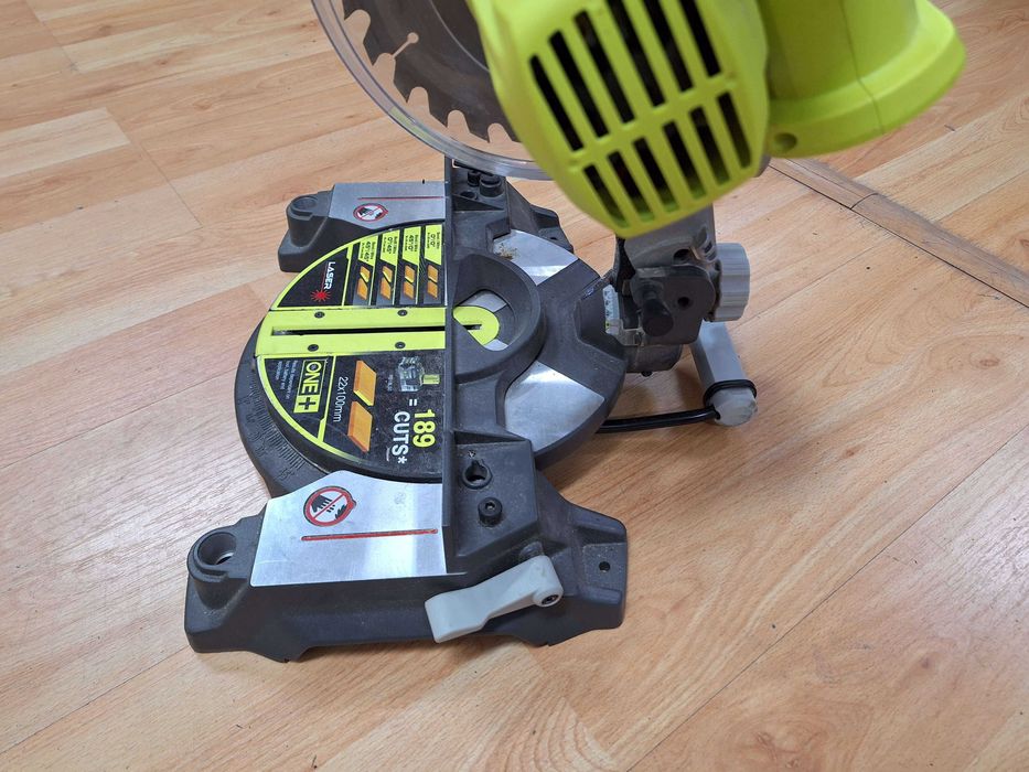 RYOBI EMS190DCL Pilarka ukośnica akumulatorowa do drewna