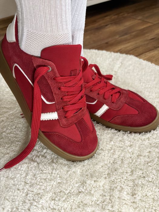 Кроссовки женские