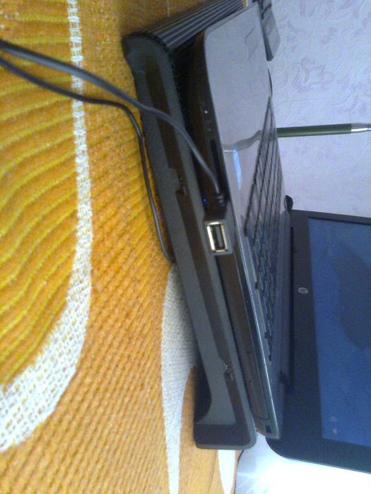 Продам підставку під ноутбук "Trust" (два вентилятори охолодження)