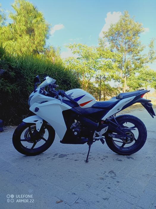 Vendo  ou troco CBR 125 R. 2014