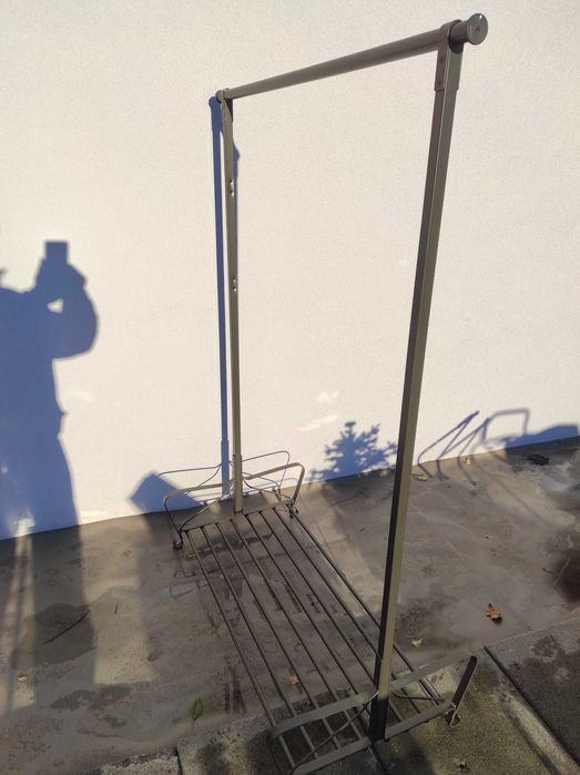 Otwarta szafa 166 x 110 cm. Wieszak na ubrania