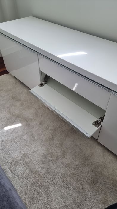 Móvel TV branco brilhante – IKEA – BESTÅ BURS