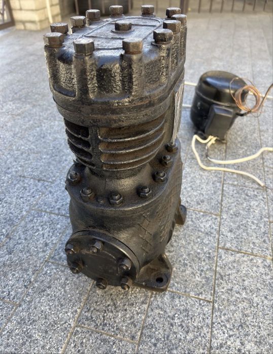 Компресор для холодильника СССР і копресор Danfoss