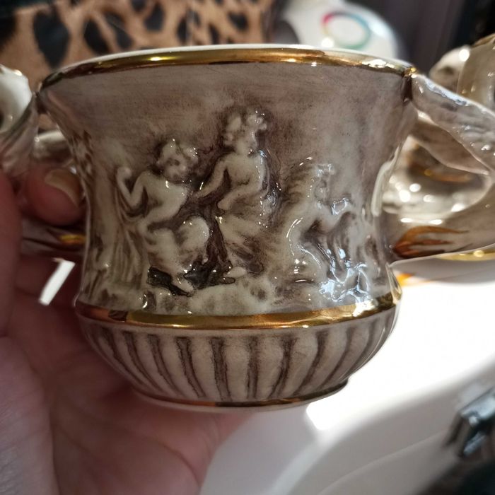 Антікварна номерна чашка Capodimonte, позолота , нюанс