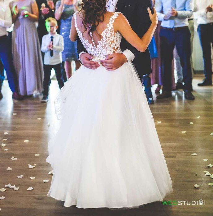 Piękna suknia ślubna