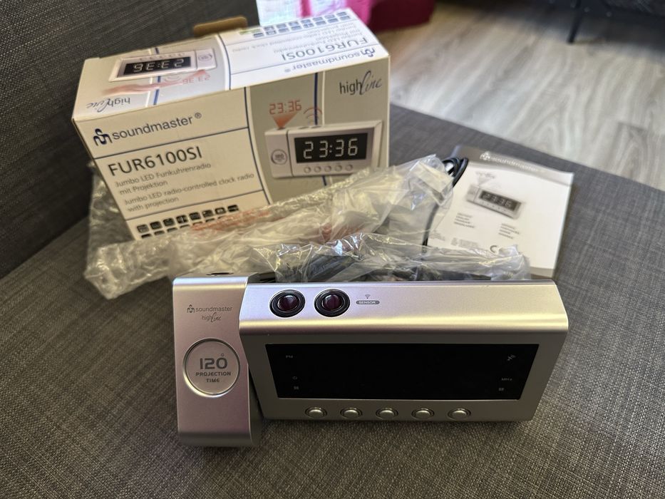 Soundmaster Radio Alarm Clock with Projector64409204130945121