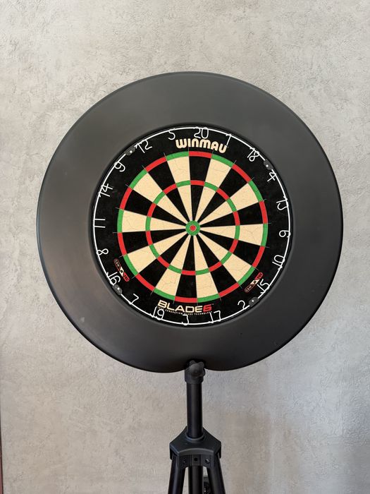 Profesjonalny zestaw Dart: Tarcza Winmau Blade 6 + Stojak + 6 Lotek + Aksesoria