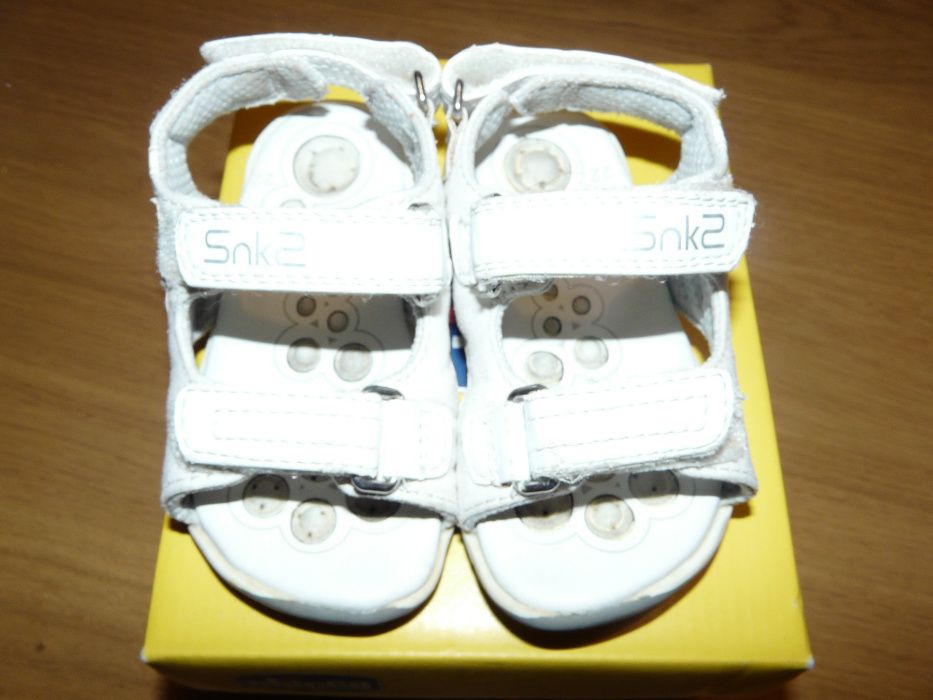 Chicco White Sandals, Size 22, Good Condition