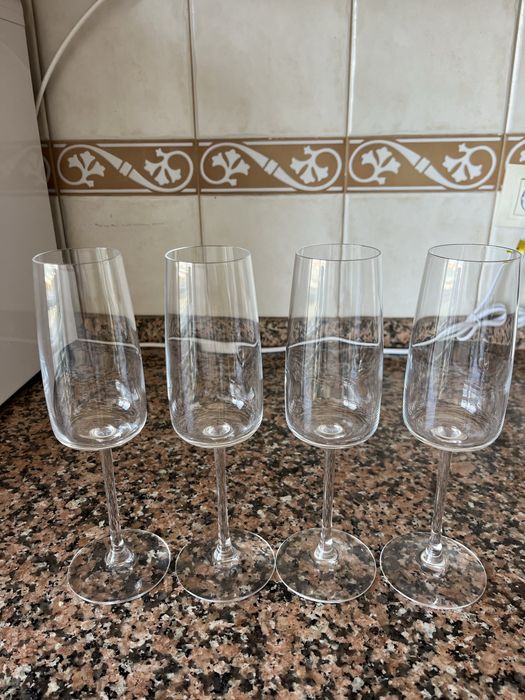 4 taças de champagne