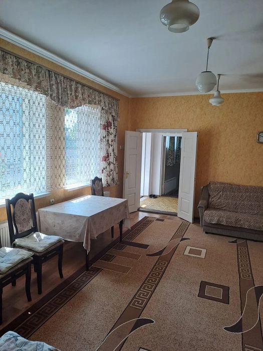 Продам двоповерховий будинок в Новомиколаївці.