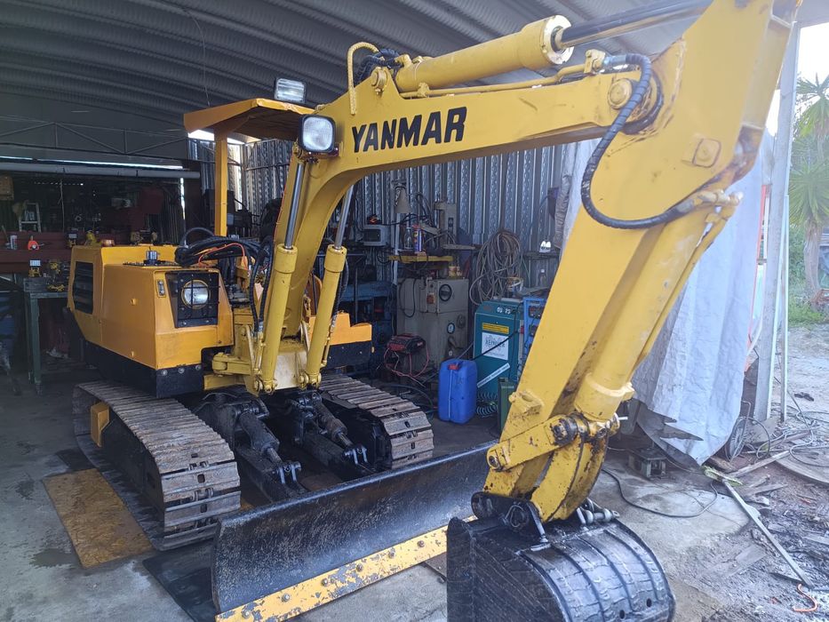 Giratória Yanmar YB30 com duplo hidráulico revisão completa