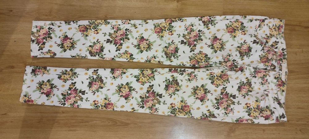 Spodnie jeansowe damskie 40 w kwiaty