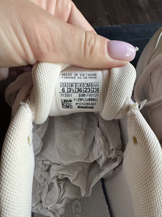 Кросівки Reebok.
