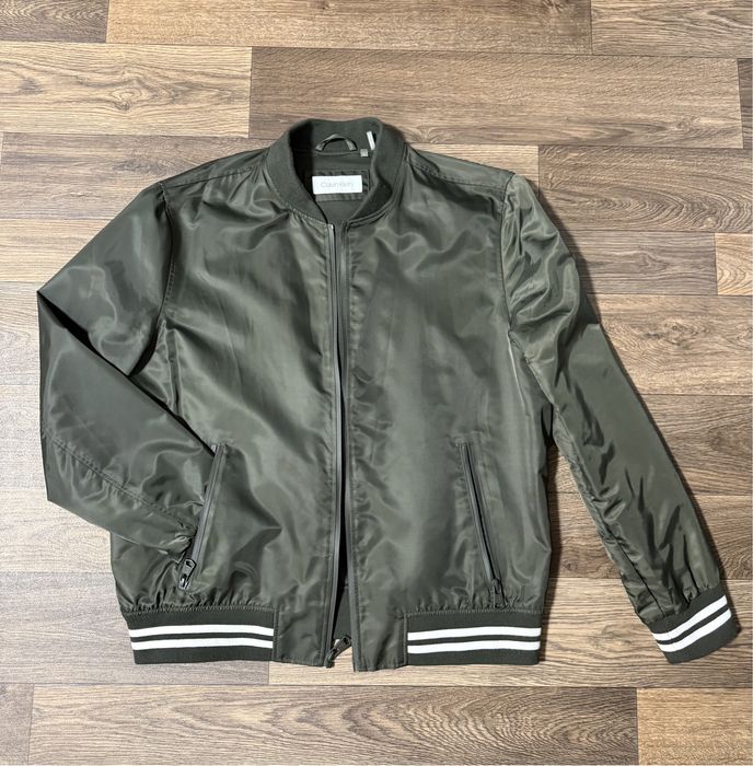 Весення куртка calvin klein