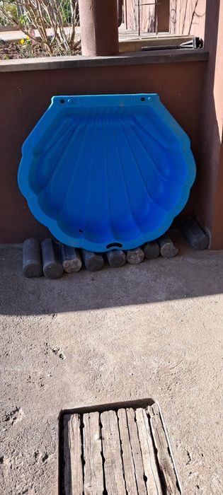 Plastikowa piaskownica.  Używana