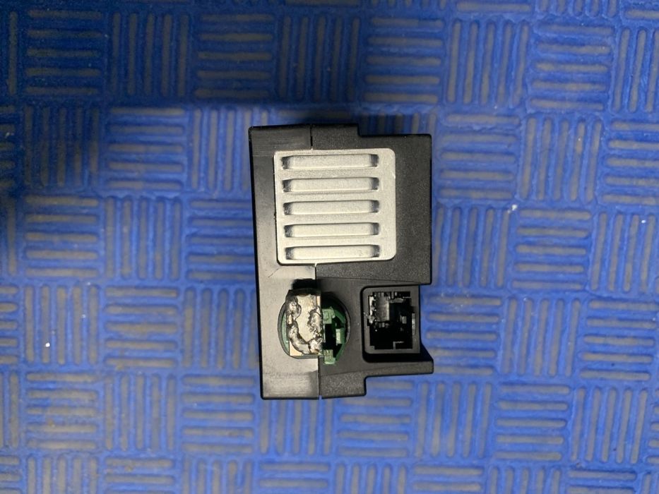 Прикурювач зарядка для Porsche Macan 95B