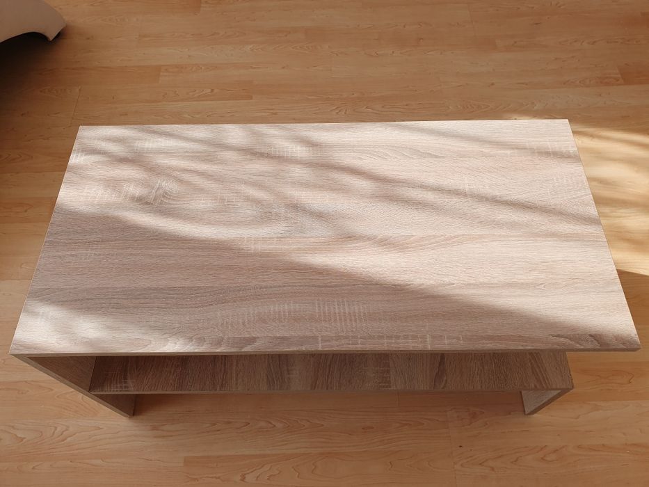 Spora ława salonowa