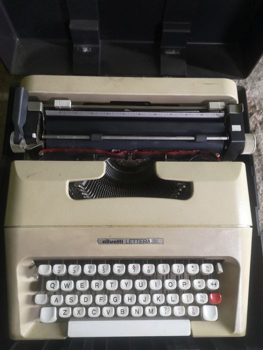Maszyna do pisania OLIVETTI LETTERA 35