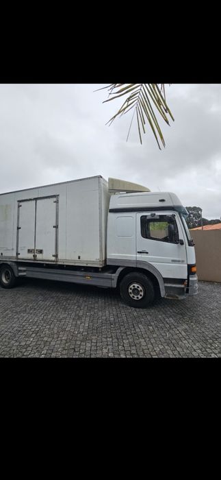 Mercedes atego Com plataforma