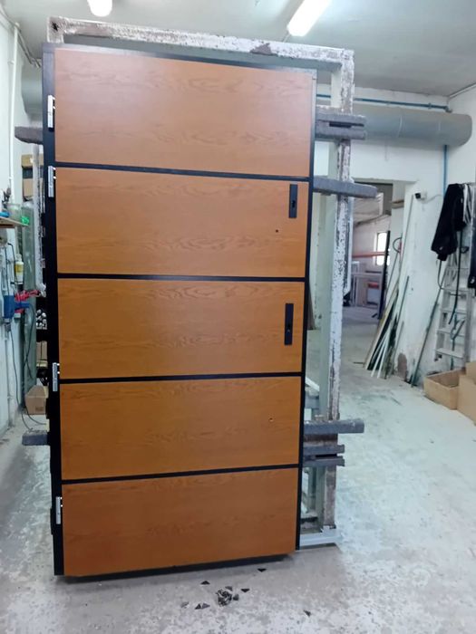 Drzwi zewnętrzne drewniane