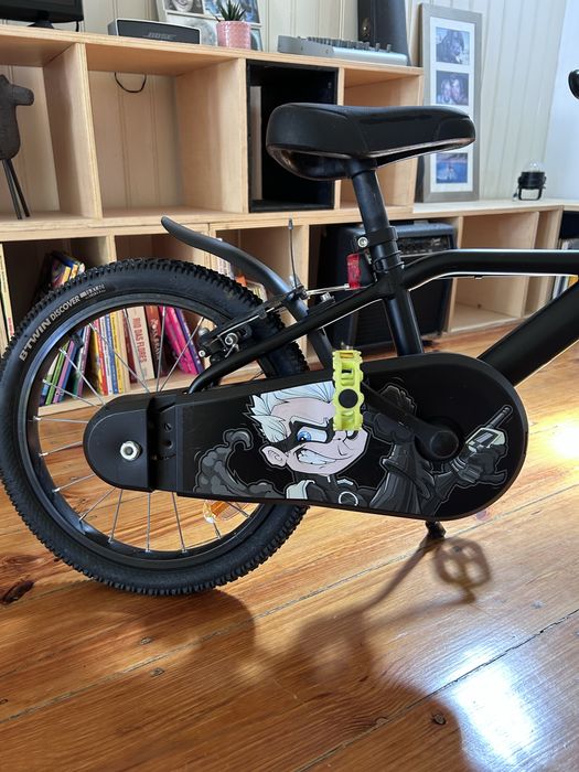 Bicicleta Btwin Disover - Dark Hero 500 Edition