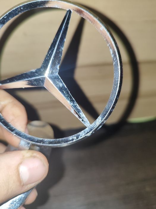 Значок, емблема, приціл Мерседес