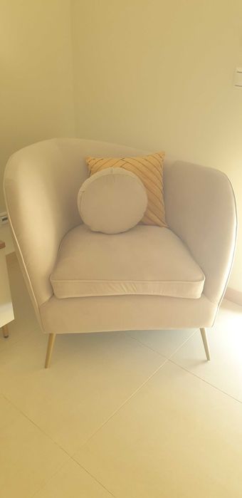Poltrona em veludo – nova / em ótimo estado