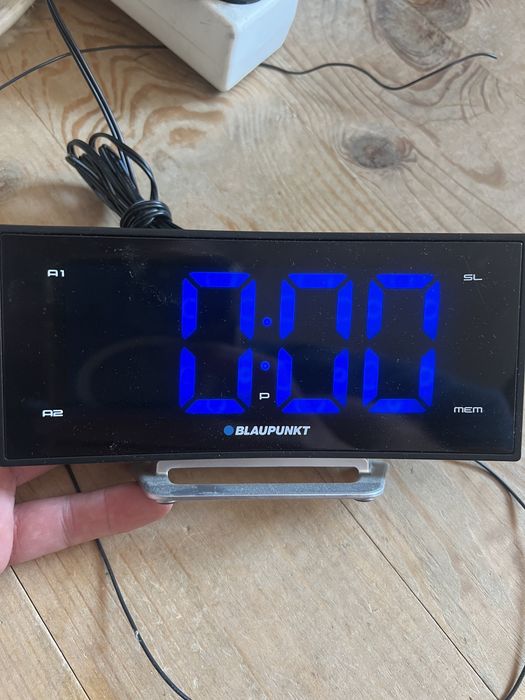 Radiobudzik Blaupunkt Cr7bk