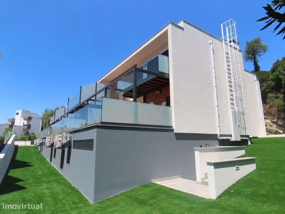 Luxury T4 Detached House in a Gated Community in Leiria