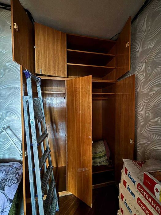 Шафи, крісла, диван, столи