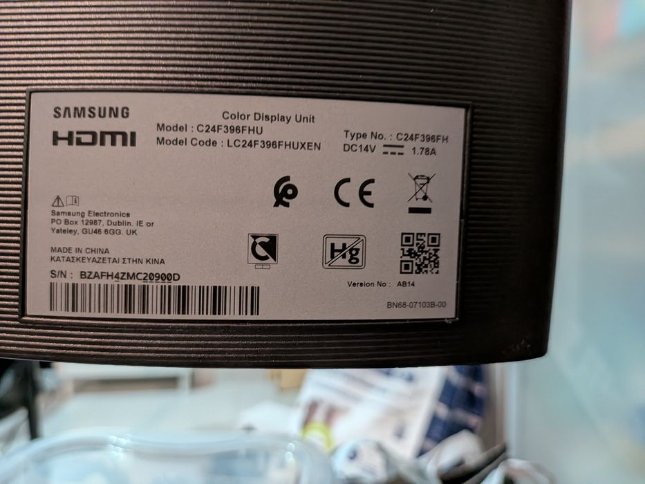Monitor Curvo SAMSUNG LC24F396FHU (24'' - Full HD - VA - FreeSync)