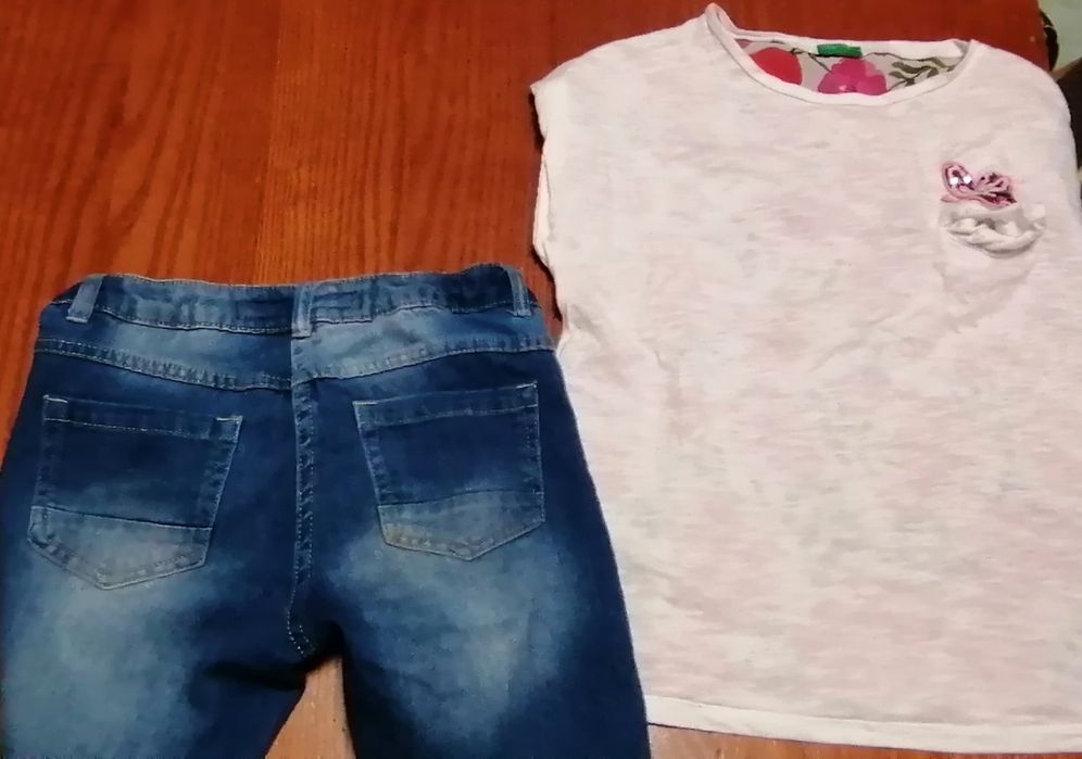 Conjunto calças e t-shirt