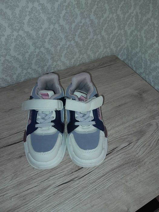 Кросівки на липучці