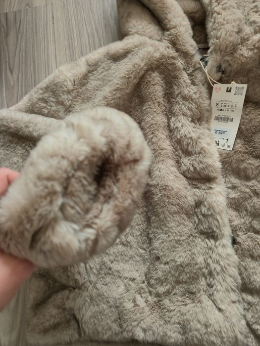 Futro z kapturem Zara
