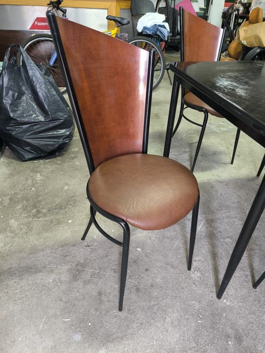 Mesa com 4 cadeiras