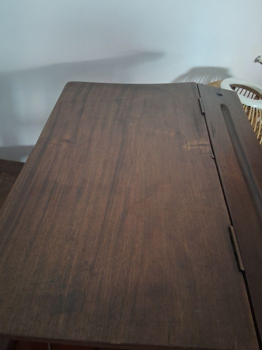 Mesa escolar antiga